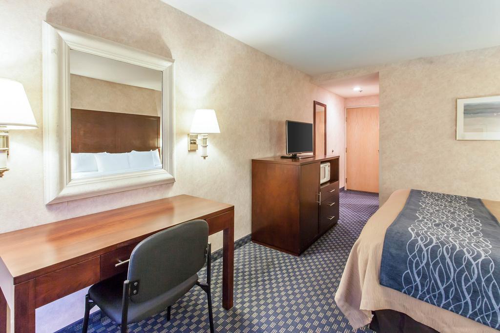 Comfort Inn & Suites Sea-Tac Airport Ситак Экстерьер фото
