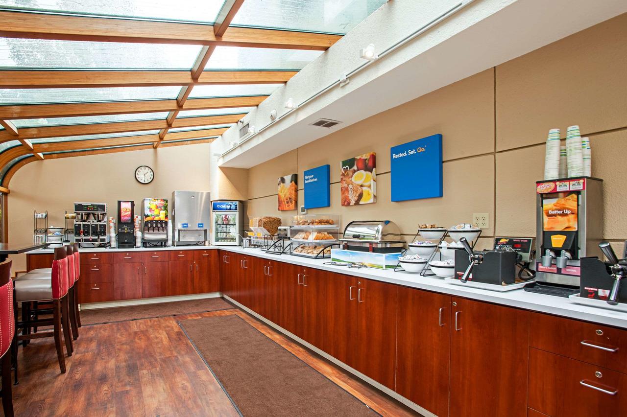 Comfort Inn & Suites Sea-Tac Airport Ситак Экстерьер фото