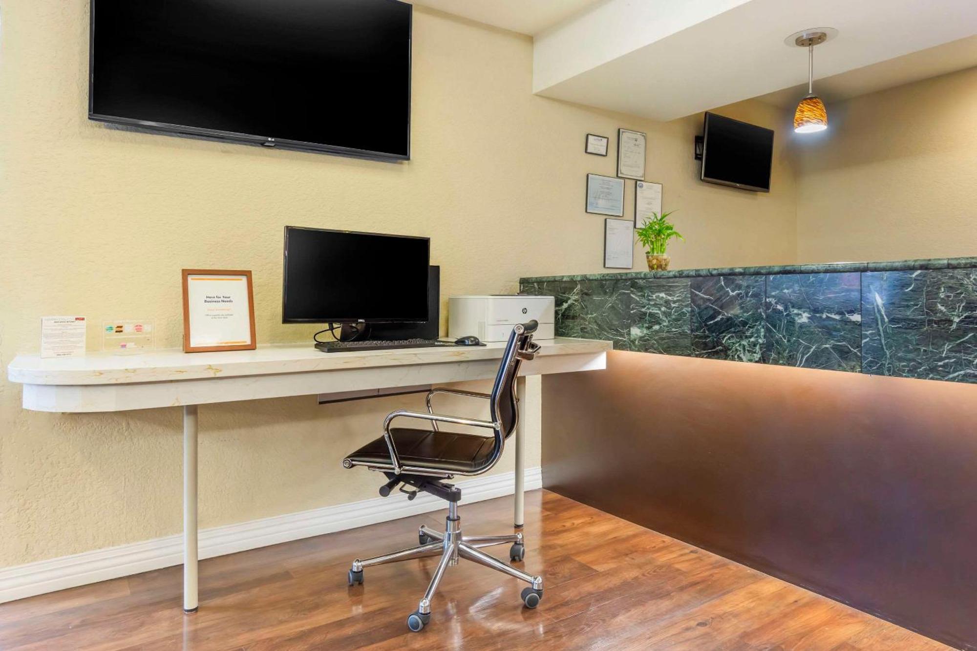 Comfort Inn & Suites Sea-Tac Airport Ситак Экстерьер фото
