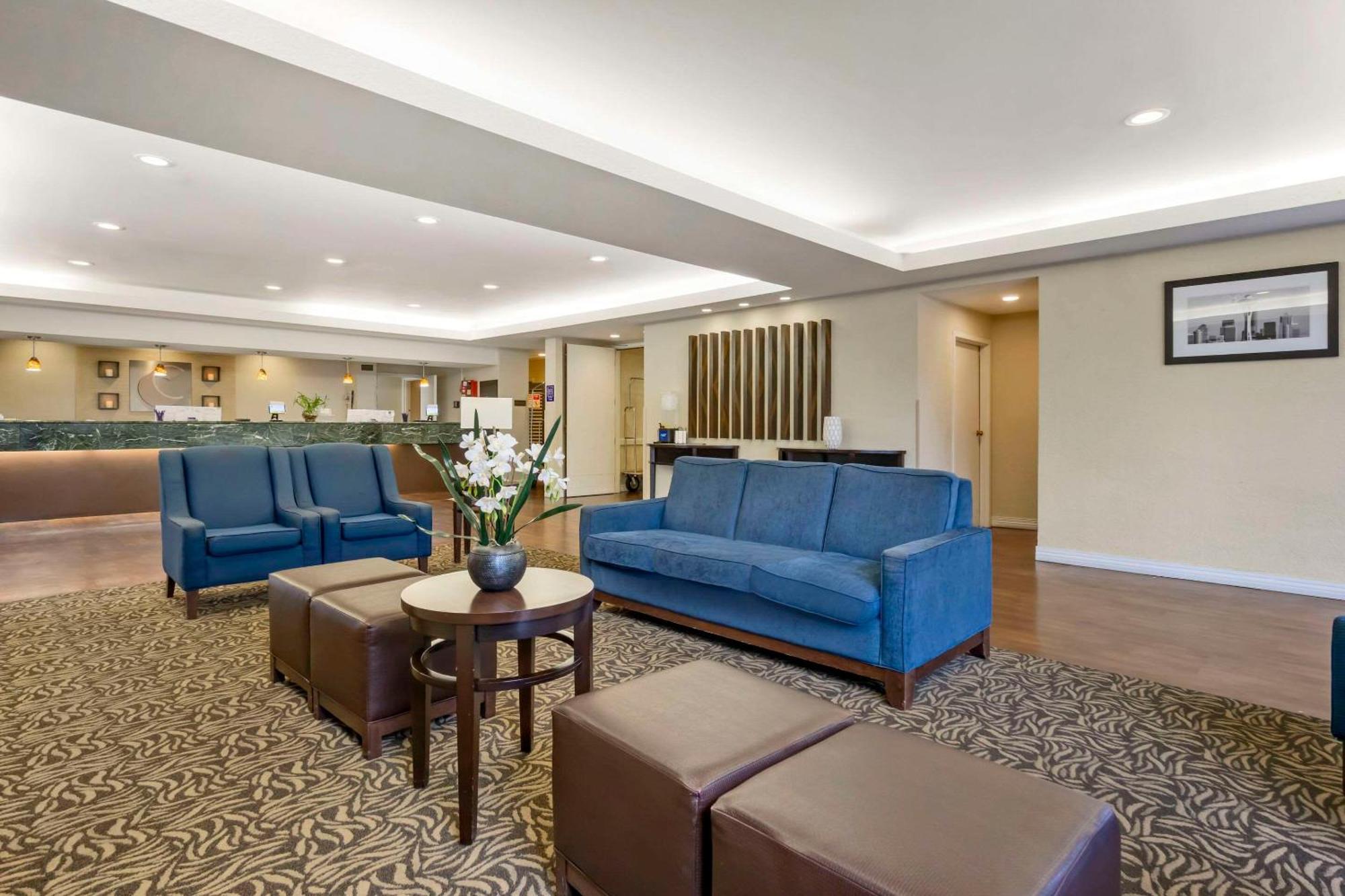 Comfort Inn & Suites Sea-Tac Airport Ситак Экстерьер фото