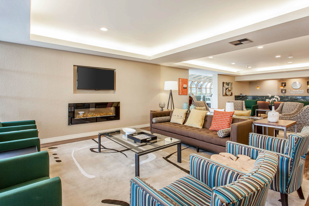 Comfort Inn & Suites Sea-Tac Airport Ситак Экстерьер фото