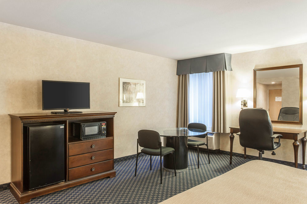 Comfort Inn & Suites Sea-Tac Airport Ситак Экстерьер фото